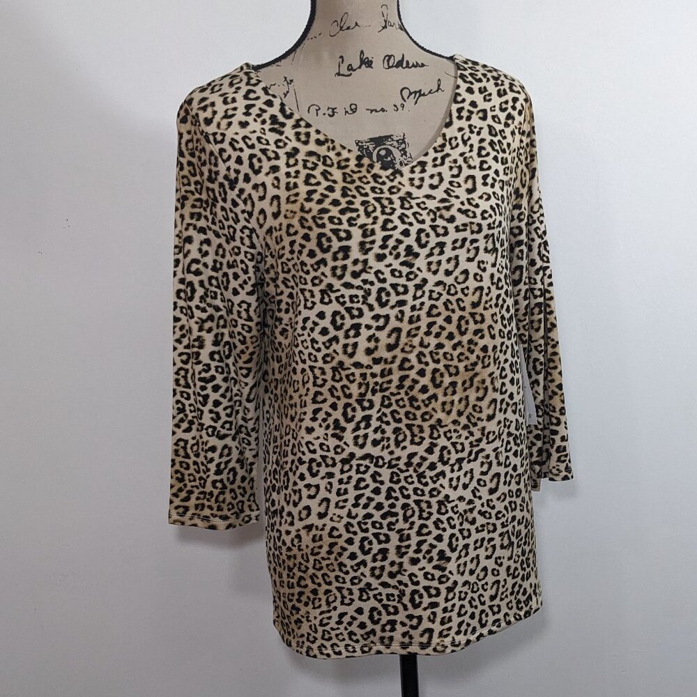 NWT CHICO'S TOUCH OF COOL 3/4 Sleeve Animal Leopard V-Neck Top Stretch Sz 1 (M)